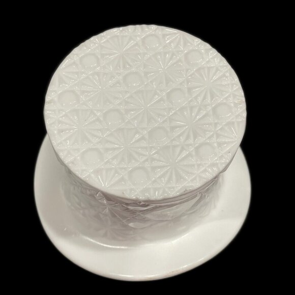Vintage Fenton Milk Glass Top Hat Daisy And Button Pattern - Picture 4 of 6